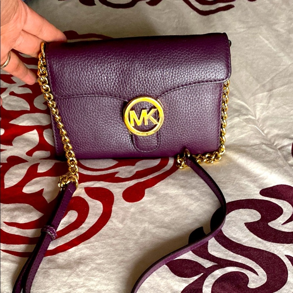 Michael Kors crossbody purse or wallet removable gold chain